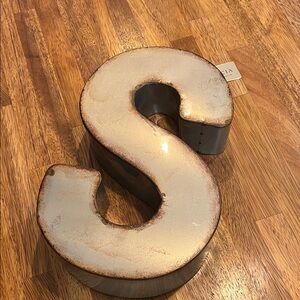 Acacia Home Rustic Metal Letter 'S'